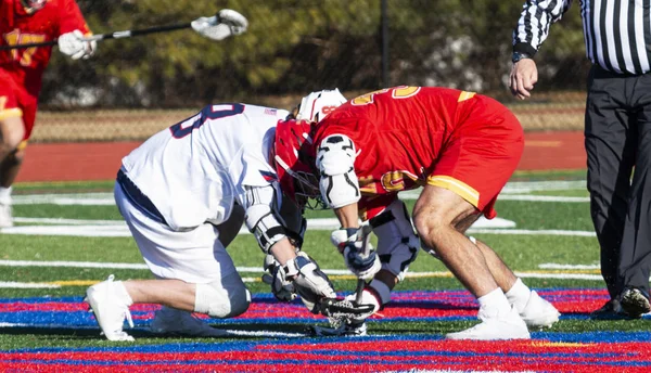 Lacrosse faceoff during high school boys game — Stock Photo, Image