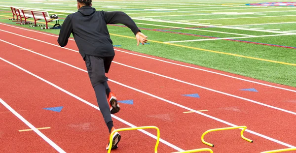 Vista Trasera Corredor Pista Campo Escuela Secundaria Corriendo Sobre Mini — Foto de Stock