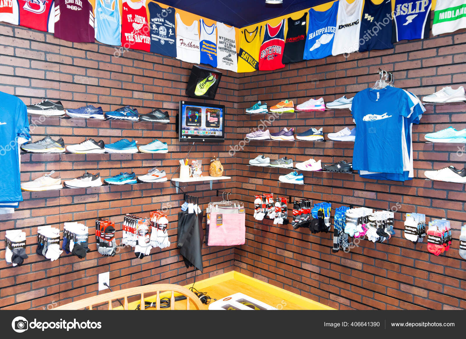 ROAD RUNNER SPORTS - 49 Photos & 192 Reviews - 5553 Copley Dr, San Diego,  California - Sports Wear - Phone Number - Yelp