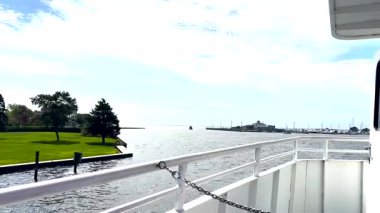 Fire Island Feribot Kanaldan Büyük Güney Körfezi 'ne doğru ilerliyor..