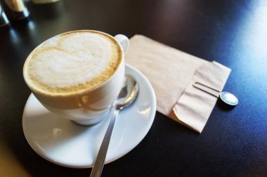  Kahve ve güzel dizüstü