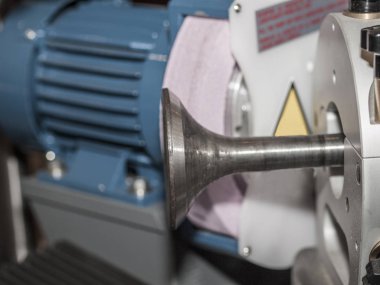 Taşlama Stone özel bir fikstür klempe motor vana çehresini biler