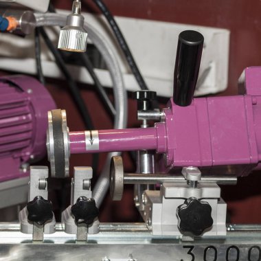Oluk içinde özel bir cihaz klempe motor vana parlatma makinesi