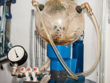 İç Ters Ozmos filtre. Su arıtma sistemi.