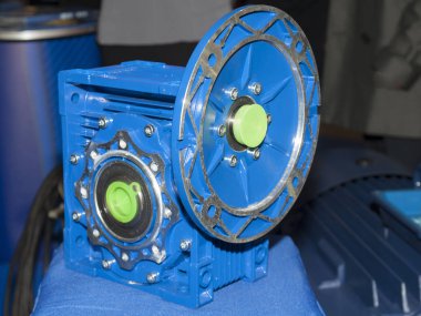 Mavi elektrik motoru için solucan tipi şanzıman