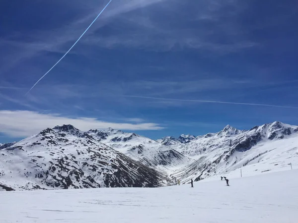 İtalya 'da Alpleri kaplayan güzel bir kar manzarası
