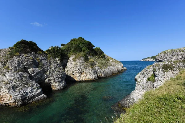 イスタンブール トルコのアグヴァからの美しい岩と海景 ストック画像