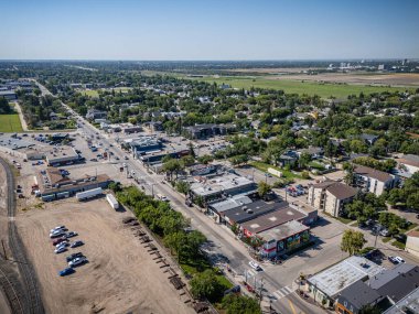 Saskatchewan, Saskatchewan 'daki Sutherland' in havadan görünüşü, yerleşim caddelerini, parkları ve ortak alanları gösteriyor..