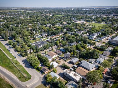 Saskatchewan, Saskatchewan 'daki Sutherland' in havadan görünüşü, yerleşim caddelerini, parkları ve ortak alanları gösteriyor..