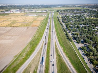Saskatchewan, Saskatchewan 'daki Sutherland' in havadan görünüşü, yerleşim caddelerini, parkları ve ortak alanları gösteriyor..