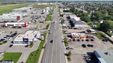 Saskatchewan, Saskatchewan yakınlarındaki hızla büyüyen bir çayır şehri olan Warman 'ın 4K' lık insansız hava aracı görüntüleri..