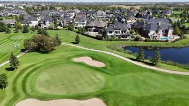 Söğütler, Saskatoonlar 'ın ilk golfü ve yerleşim alanlarının 4K' lık insansız hava aracı görüntüleri..