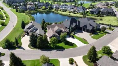 Söğütler, Saskatoonlar 'ın ilk golfü ve yerleşim alanlarının 4K' lık insansız hava aracı görüntüleri..