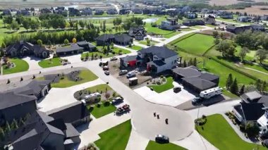 Stunning 4K drone video of Greenbryre Estates featuring upscale homes and the signature golf course community.