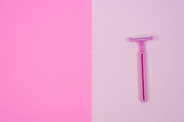 Üst ek yükü yüksek açı yakın şık küçük bir tek kadının tıraş makinesi parlak canlı parlak pastel arka plan kopya alanı metin ipuçları artıları eksilerini için izole fotoğrafı düz yatıyordu görünümü kadar yukarıda