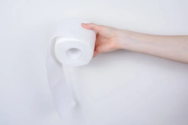 Beschnitten Nahaufnahme Profil Seitenansicht Foto Der Hand Hält Weiches Toilettenpapier — Stockfoto