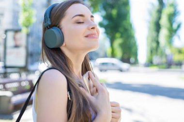 Modern teknoloji teknoloji kavramı. Yan profil görünümü fotoğrafı kapatın