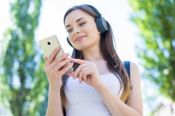 Low angle close up view photo portrait of dreamy attractive pret — Stock Photo, Image