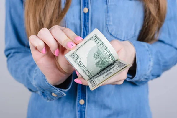 Beskäras Närbild Foto Flickaktiga Vackra Händer Med Långa Naglar Rosa — Stockfoto