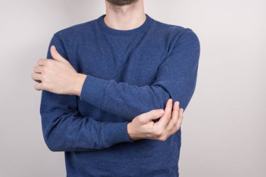 Mutsuz memnun olmayan gu kırpılmış yakın çekim fotoğraf stüdyosu portre