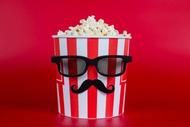 Hepsini bir şekilde yemek istiyorum. Tam uzunlukta resimli fotoğraf 