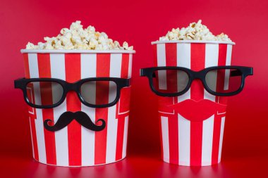 Tatlı bir ile büyük ve küçük kaplar tam uzunlukta boyutu fotoğraf