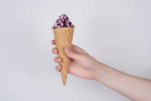 Cerca Foto Mano Señora Consiguiendo Dar Tomar Sabroso Helado Con — Foto de Stock