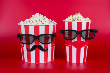 Küçük orta kişi gibi görünen tam uzunlukta yakın çekim fotoğraf 