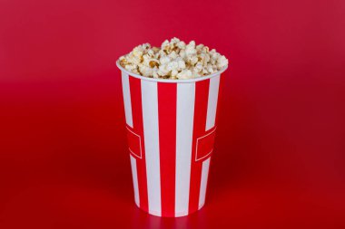 Çanta dolu renkli basit resim tam uzunlukta boyutu fotoğraf