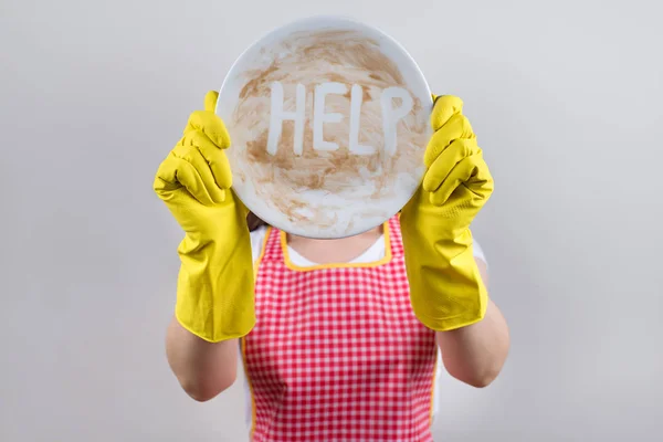 食器を洗い流しながら困難の概念。クローズアップ phot — ストック写真