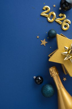 2026 yılını kutlamak için altın madalyalar, yıldızlar, süsler ve şampanya içeren şenlikli dikey sahne