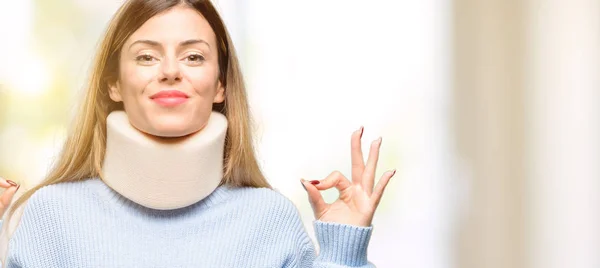 Young Injured Woman Wearing Neck Brace Collar Doing Sign Gesture — Stock Photo, Image