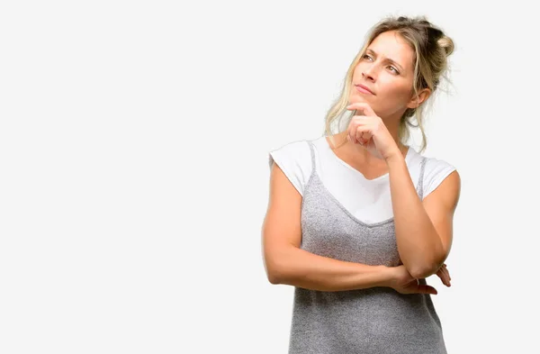 Young Beautiful Woman Thinking Looking Expressing Doubt Wonder — Stock Photo, Image