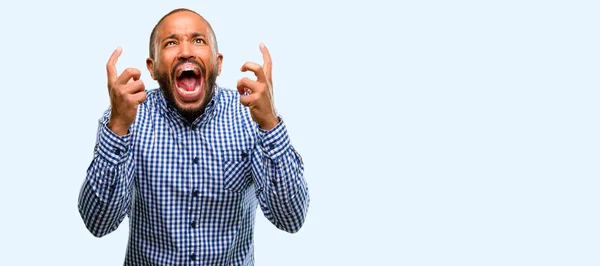Hombre Afroamericano Con Barba Aterrorizada Nerviosa Expresando Ansiedad Gesto Pánico —  Fotos de Stock