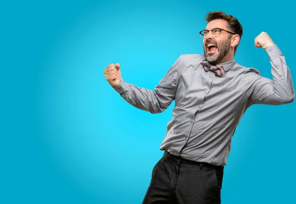 Hombre Mediana Edad Con Barba Pajarita Feliz Emocionado Celebrando Victoria — Foto de Stock