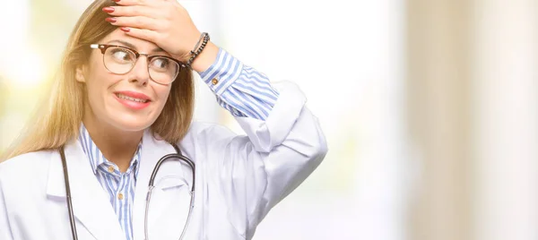 Young Doctor Woman Medical Professional Terrified Nervous Expressing Anxiety Panic — Stock Photo, Image