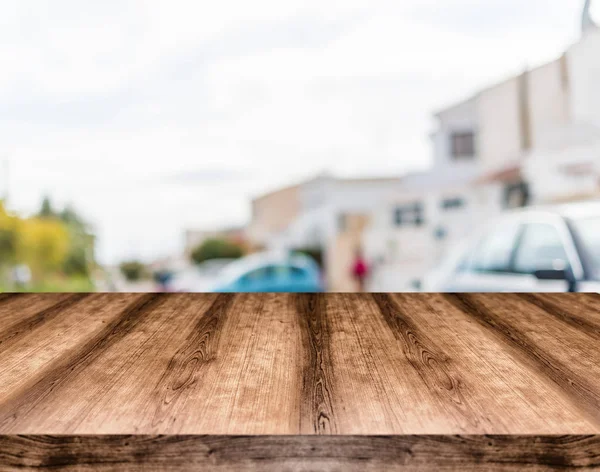 Drewniany Stół Puste Zarządu Przed Niewyraźne Tło Może Być Używany — Zdjęcie stockowe