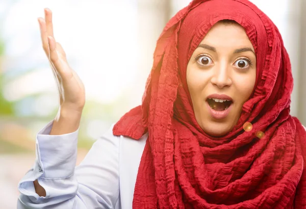 Young Arab Woman Wearing Hijab Happy Surprised Cheering Expressing Wow — Stock Photo, Image