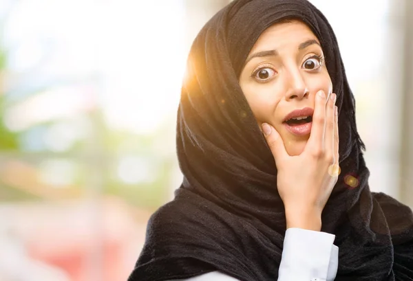 Young Arab Woman Wearing Hijab Scared Shock Expressing Panic Fear — Stock Photo, Image