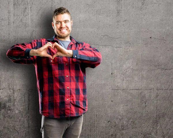 Jonge Knappe Man Gelukkig Tonen Liefde Met Handen Hart Vorm — Stockfoto