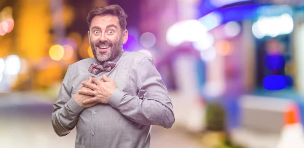 Homem Meia Idade Com Barba Gravata Arco Ter Sorriso Encantador — Fotografia de Stock