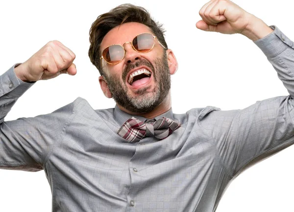 Hombre Mediana Edad Con Barba Pajarita Feliz Emocionado Celebrando Victoria — Foto de Stock