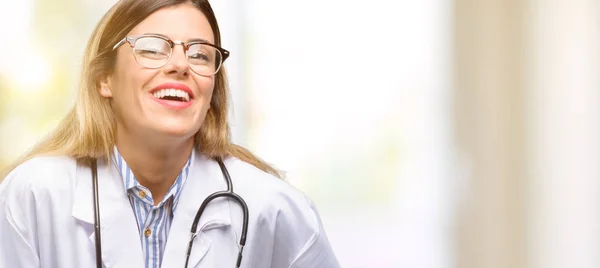 Mujer Doctora Joven Profesional Médico Seguro Feliz Con Una Gran — Foto de Stock