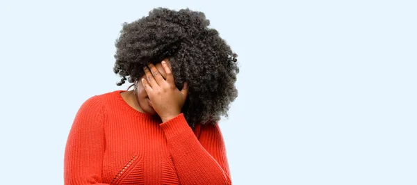 Hermosa Mujer Africana Estresante Mantener Las Manos Cabeza Cansado Frustrado —  Fotos de Stock