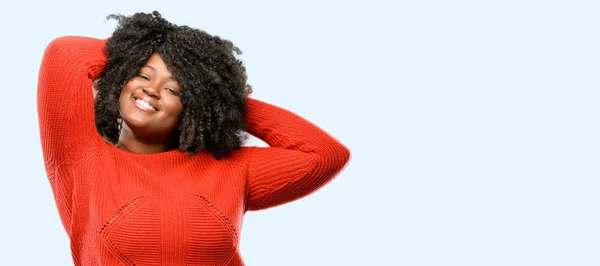 Hermosa Mujer Africana Segura Feliz Con Una Gran Sonrisa Natural —  Fotos de Stock