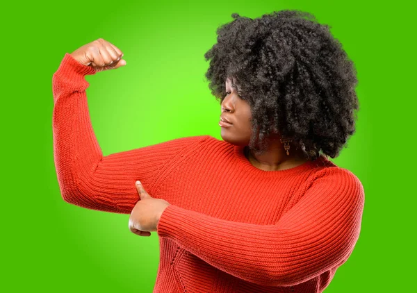 Beautiful African Woman Pointing Biceps Expressing Strength Gym Concept Healthy — Stock Photo, Image