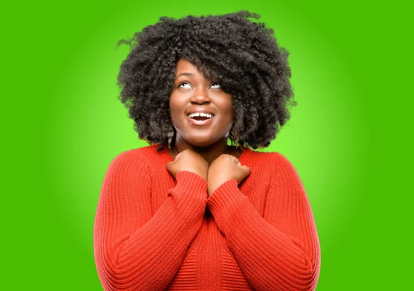 Krásná Africká Žena Šťastný Nadšený Oslavující Vítězství Vyjadřující Velký Úspěch — Stock fotografie