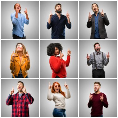 Yukarı dönük karma insanlar, kadınlar ve erkekler mutlu ve tezahürat ifade wow jest grup