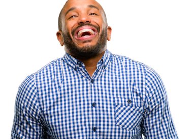 Mutlu ve ifade wow jest tezahürat sakallı Afrikalı-Amerikalı adam beyaz arka plan üzerinde izole