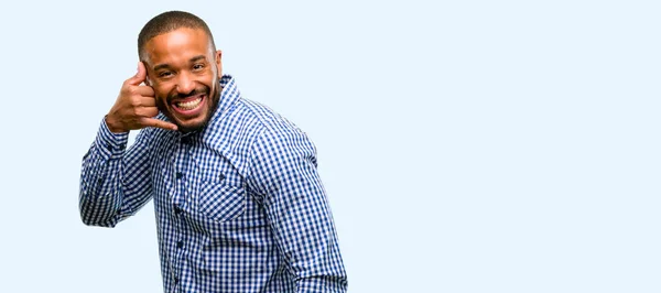 Hombre Afroamericano Con Barba Feliz Emocionado Haciendo Mostrando Llámame Gesto —  Fotos de Stock